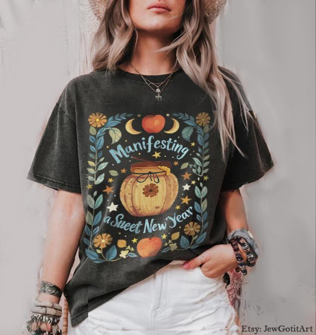 Shana Tova Shirt Rosh Hashanah Tee Jewish Pride Hebrew Israel Gift Am Yisrael Chai T-Shirt Apple Honey Sun Moon Flower Art Jewish New Year