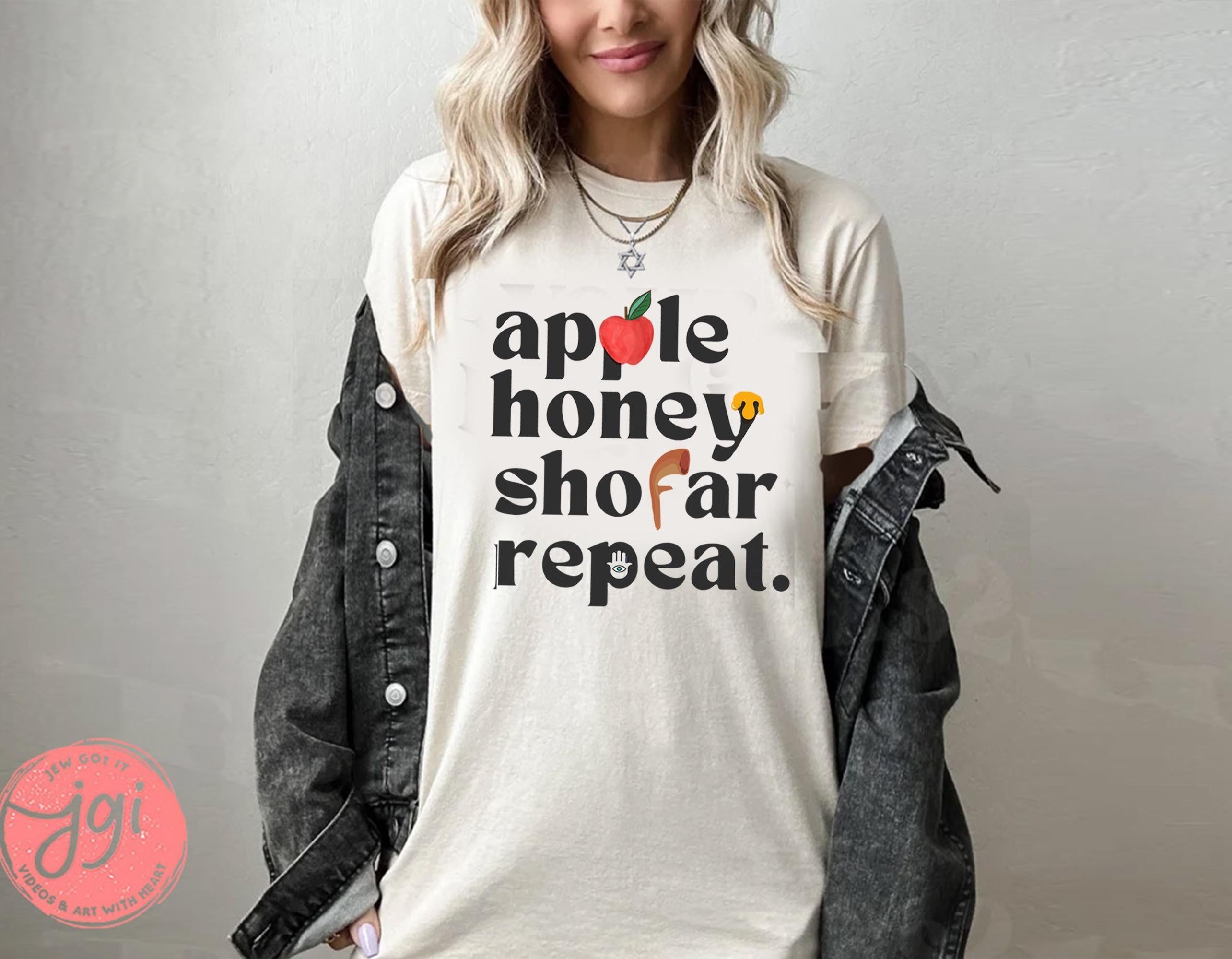 Apple Honey Shofar Repeat Shirt - Rosh Hashanah Am Yisrael Chai T-Shirt | Shana tova Israeli Artist Jewish Holiday Gifts by Israeli Artist