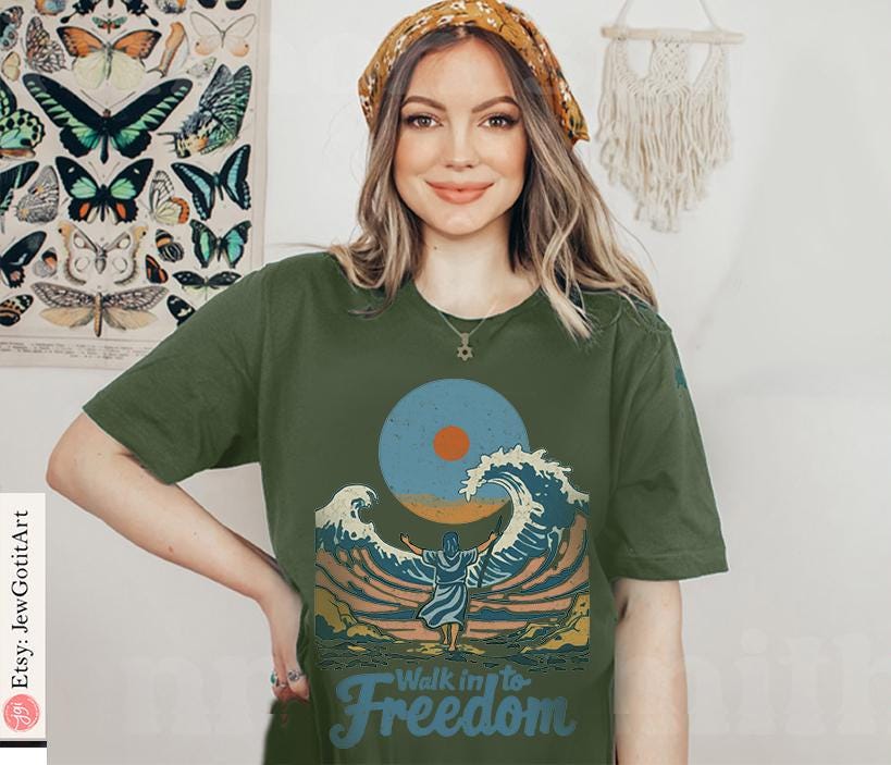 Passover Split Sea T-Shirt – Red Sea Splitting Boho Shirt | Jewish Gift | Pesach Gift | Moses Israel Art Yisrael Chai T-Shirt Passover gift