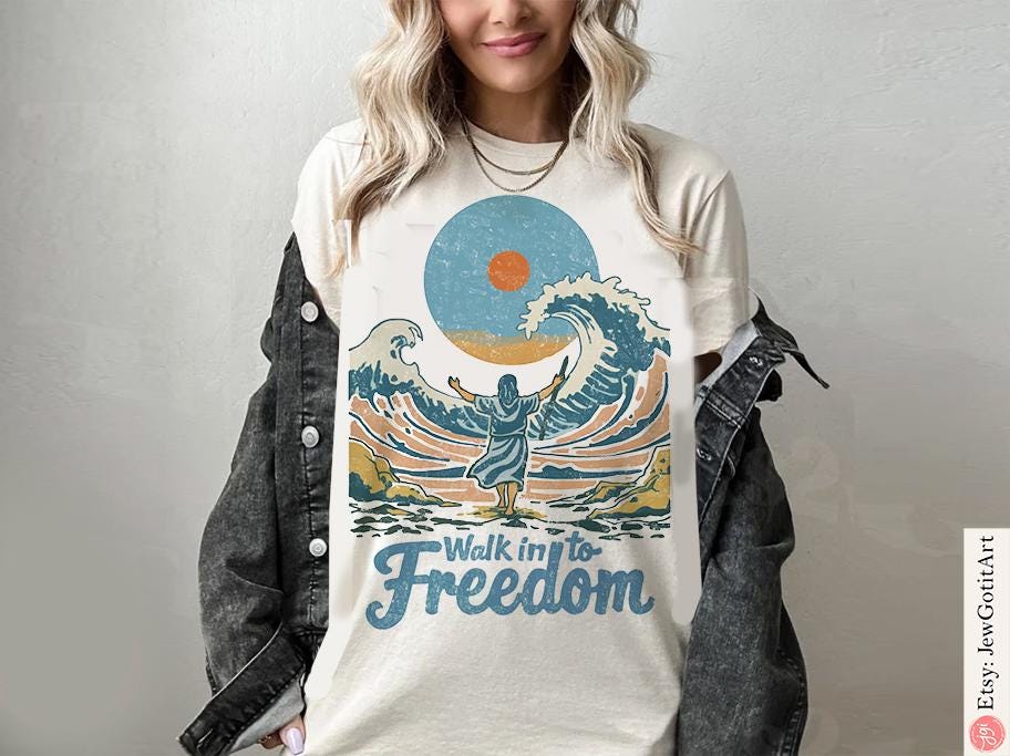 Passover Split Sea T-Shirt – Red Sea Splitting Boho Shirt | Jewish Gift | Pesach Gift | Moses Israel Art Yisrael Chai T-Shirt Passover gift