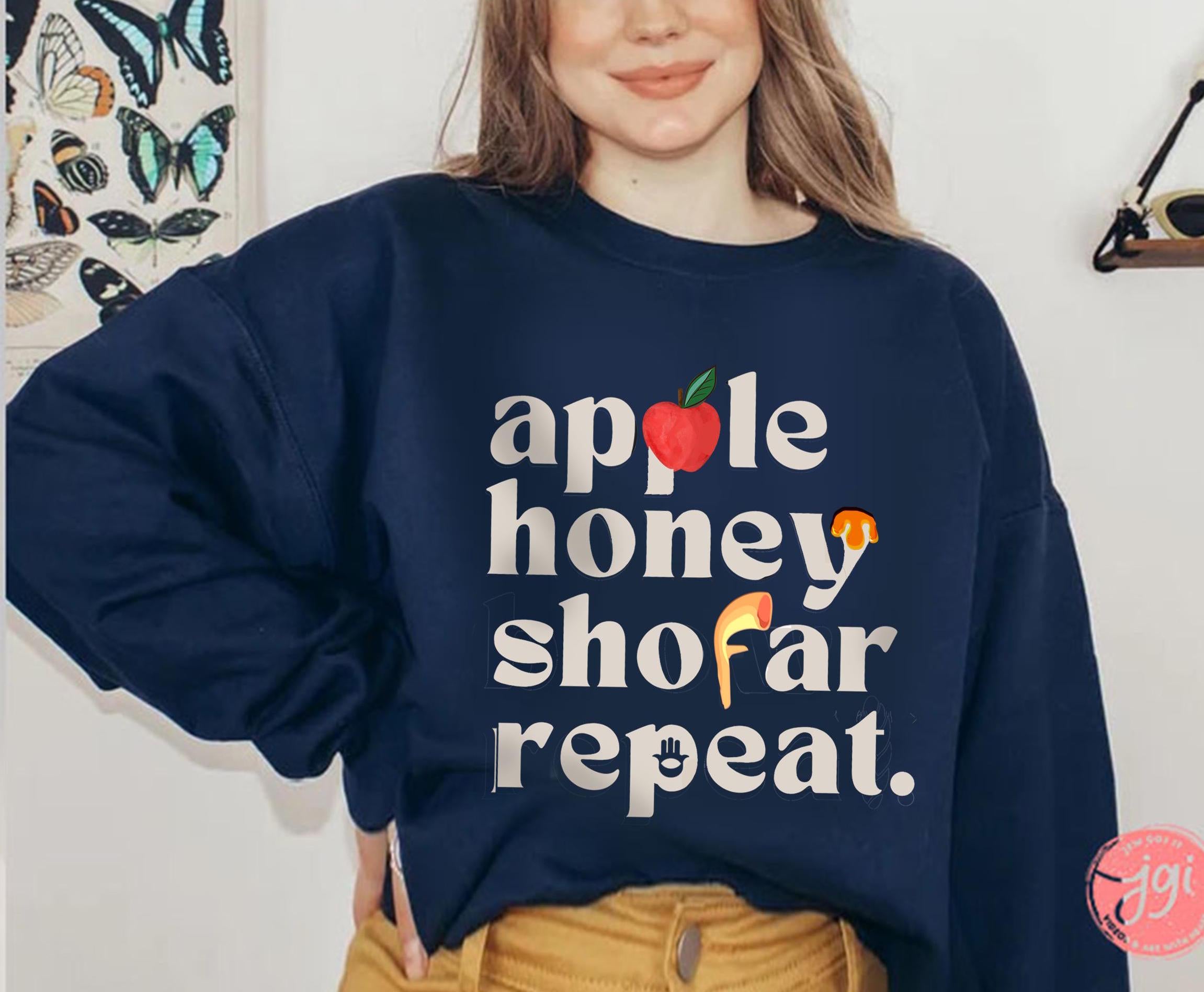Apple Honey Shofar Repeat Shirt - Rosh Hashanah Am Yisrael Chai T-Shirt | Shana tova Israeli Artist Jewish Holiday Gifts by Israeli Artist