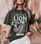 Israel Lion Shirt Am Yisrael Chai T-Shirt A Nation Who Rises Like a Lion Jewish Pride Shirt Hebrew Shirt Pro Israel Gift IDF Support Tee