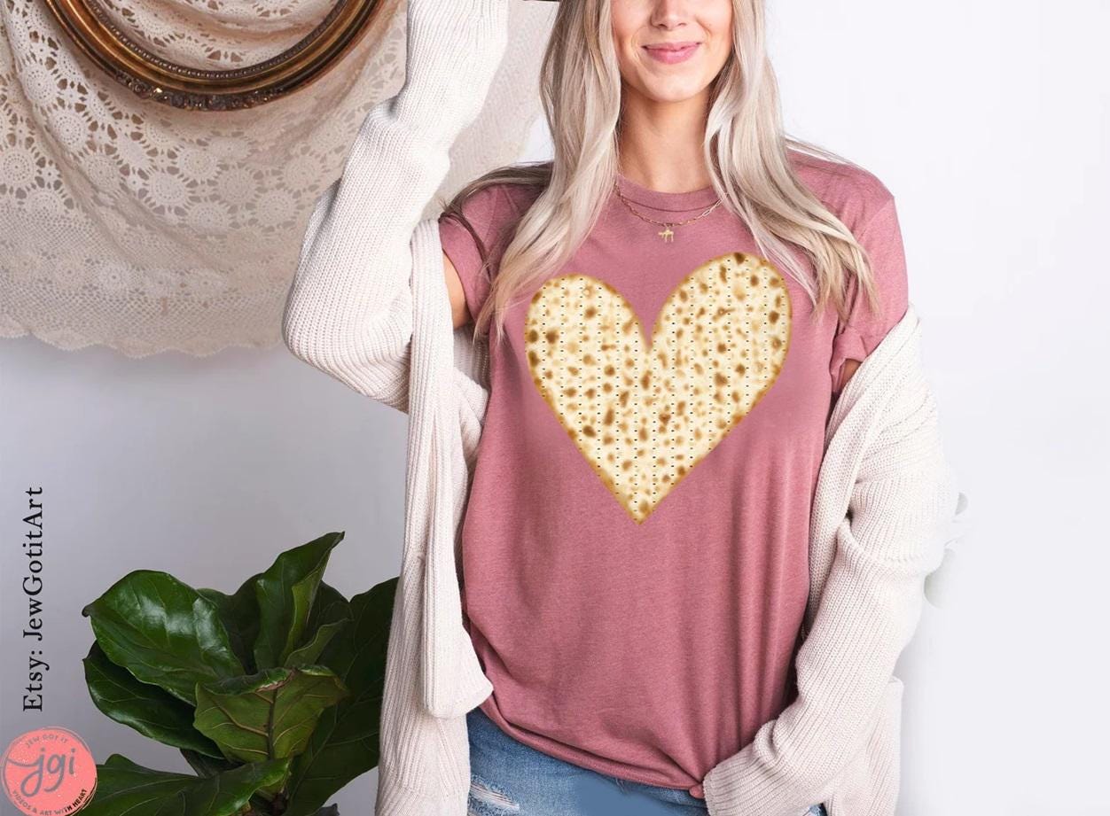 Matzah Heart Passover Sweatshirt T-Shirt Women Funny Jewish Holiday Graphic Tee Seder Pesach Celebration Passover gifts Pesach Gifts Matzo