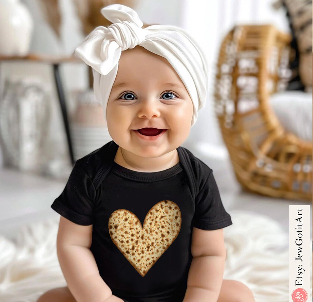 Matzah Heart Passover Sweatshirt T-Shirt Women Funny Jewish Holiday Graphic Tee Seder Pesach Celebration Passover gifts Pesach Gifts Matzo